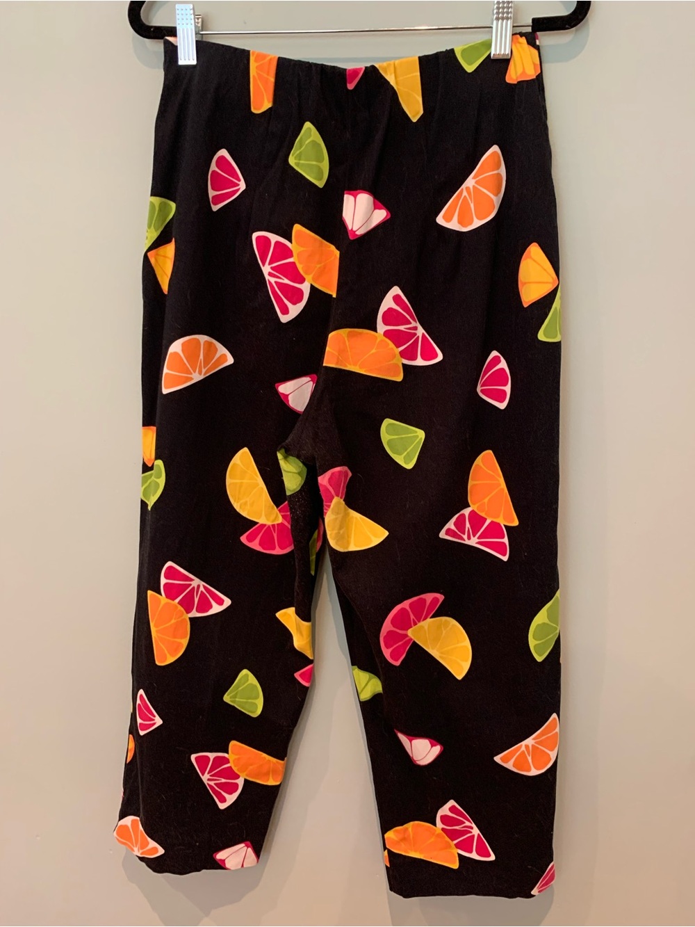 Vintage Briggs New York Black Capris Pants with Neon Citrus Slices - Picture 3 of 10